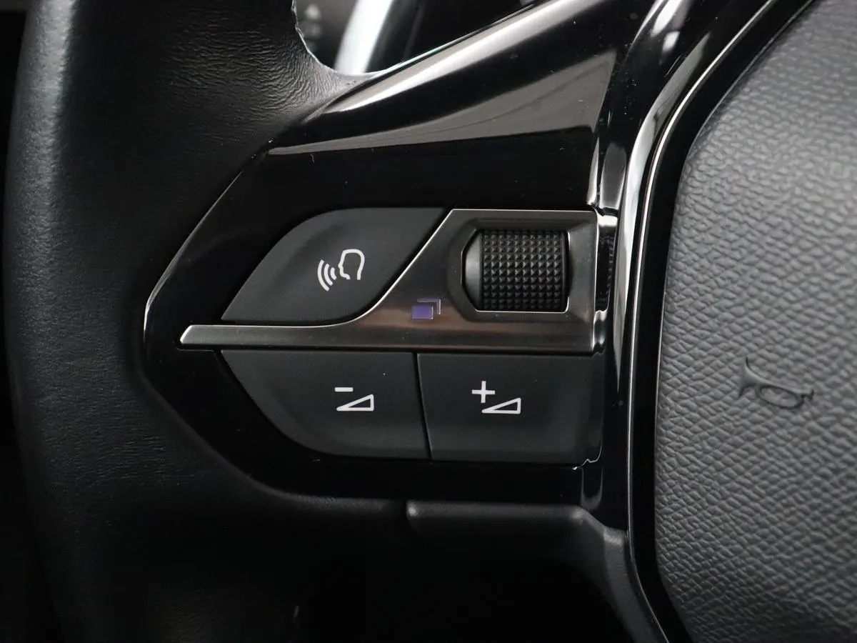 1.6 HYbrid 225 Allure | Stoelverwarming | Trekhaak | Adaptive cruise | Camera | Carplay | Half leder | Keyless | Full LED | Climate control | Sfeerverlichting | PHEV | Plug In