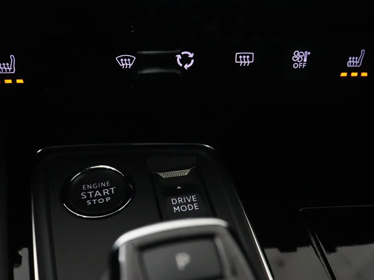 1.6 HYbrid 225 Allure | Stoelverwarming | Trekhaak | Adaptive cruise | Camera | Carplay | Half leder | Keyless | Full LED | Climate control | Sfeerverlichting | PHEV | Plug In