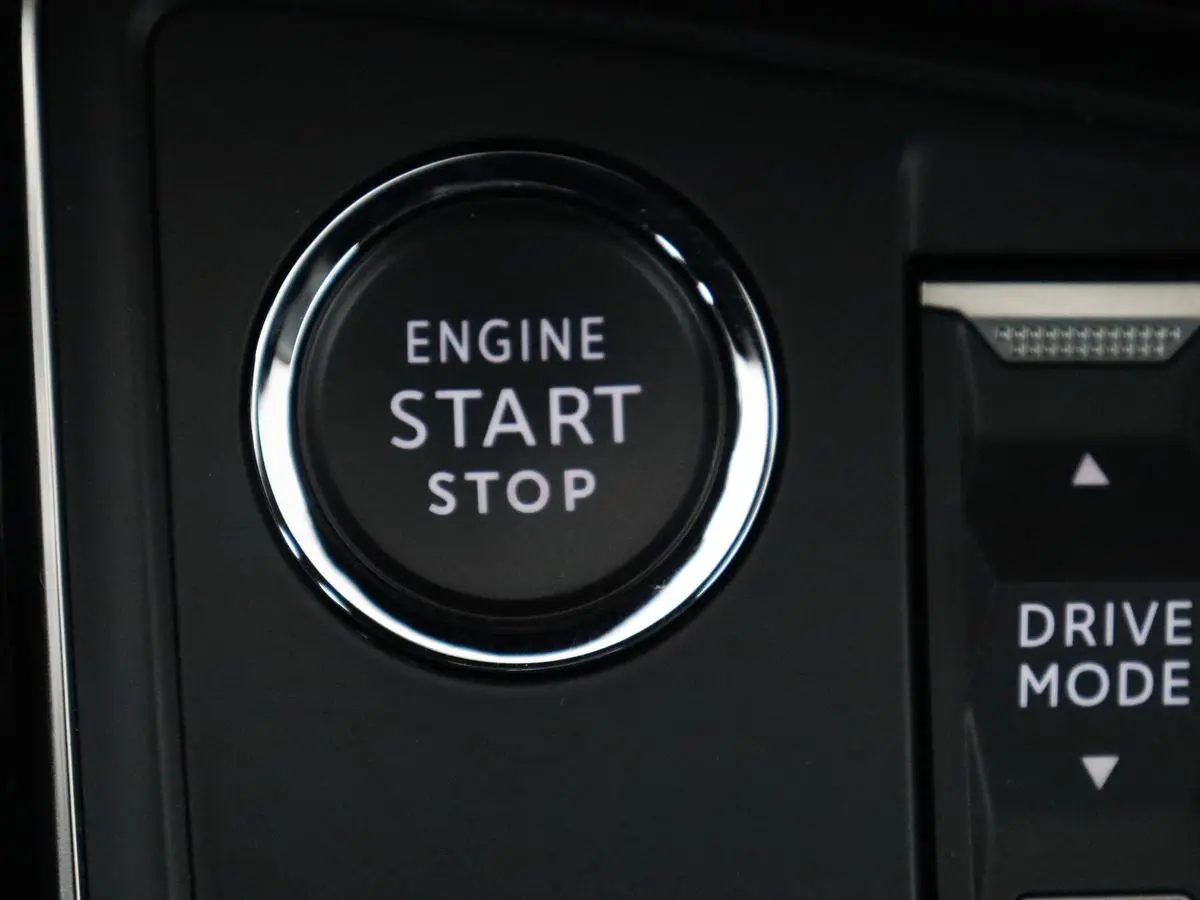 1.6 HYbrid 225 Allure | Stoelverwarming | Trekhaak | Adaptive cruise | Camera | Carplay | Half leder | Keyless | Full LED | Climate control | Sfeerverlichting | PHEV | Plug In
