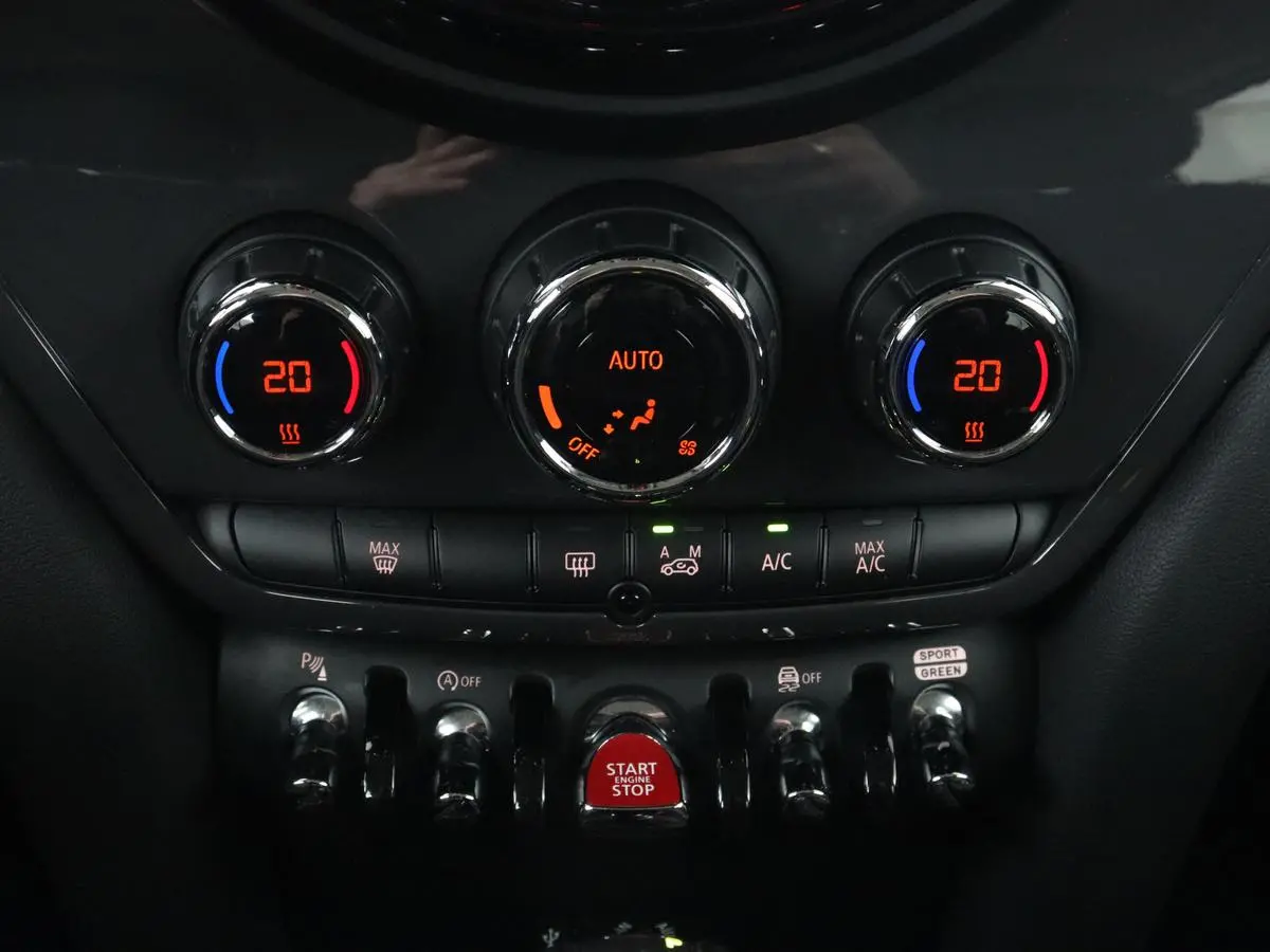1.5 Cooper Chili | Automaat | Full LED | Navigatie | Parkeerhulp | Climate control | 17'' | Bluetooth | Cruise control