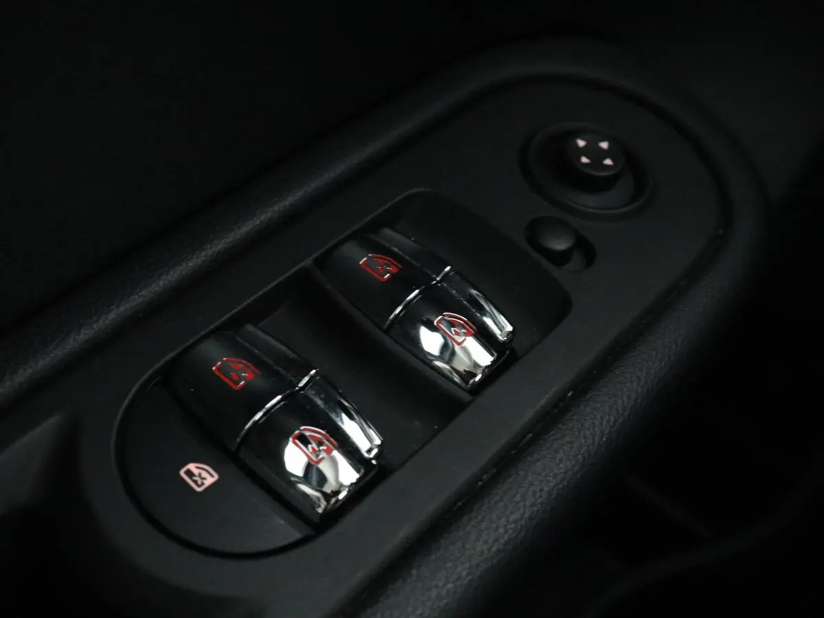 1.5 Cooper Chili | Automaat | Full LED | Navigatie | Parkeerhulp | Climate control | 17'' | Bluetooth | Cruise control