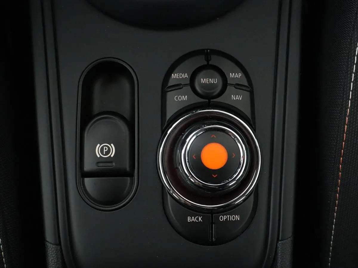 1.5 Cooper Chili | Automaat | Full LED | Navigatie | Parkeerhulp | Climate control | 17'' | Bluetooth | Cruise control