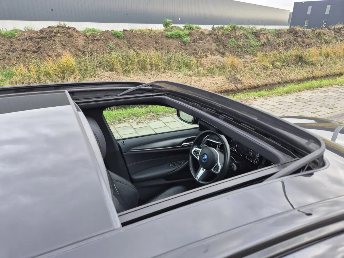 530 e M-Sport Hybride Schuifdak, Leder M-pakket / Panoramadak.