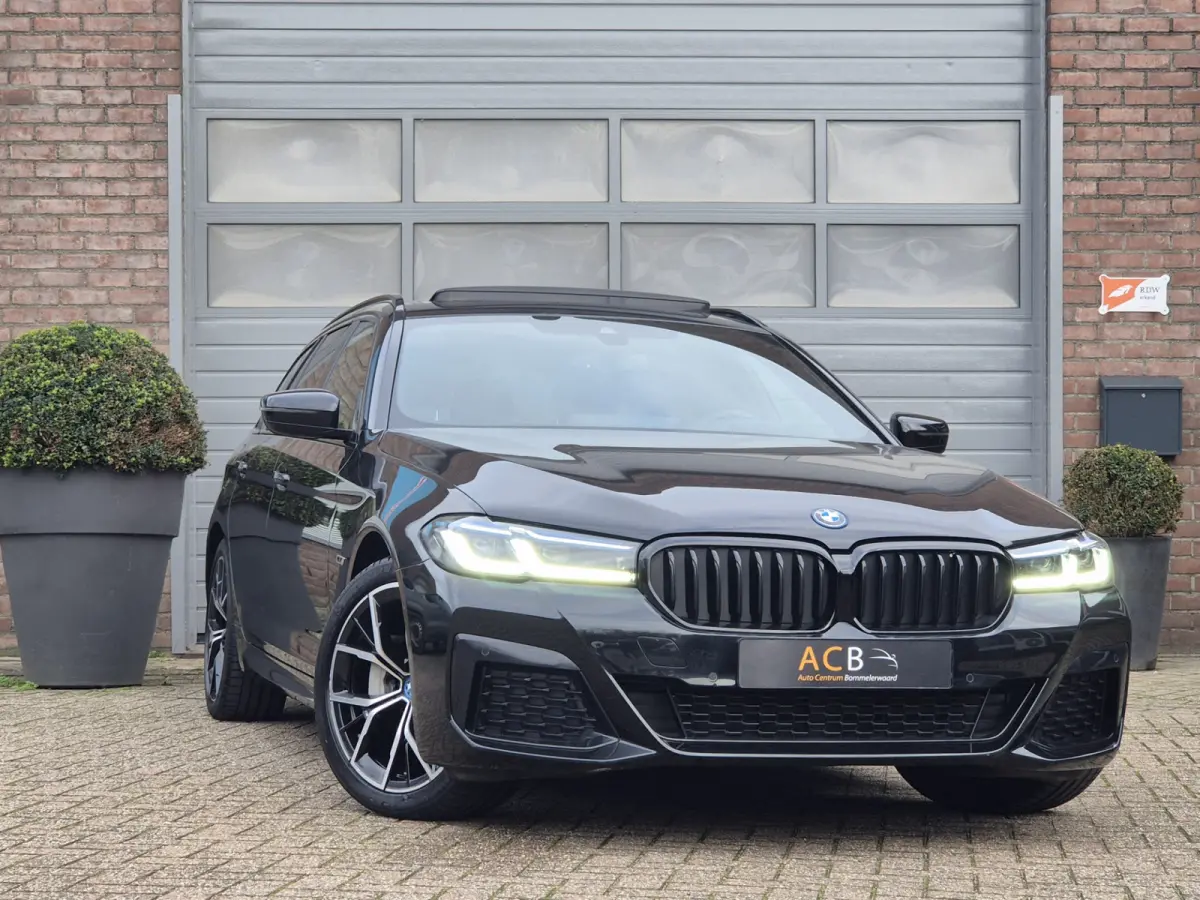 530 e M-Sport Hybride Schuifdak, Leder M-pakket / Panoramadak.