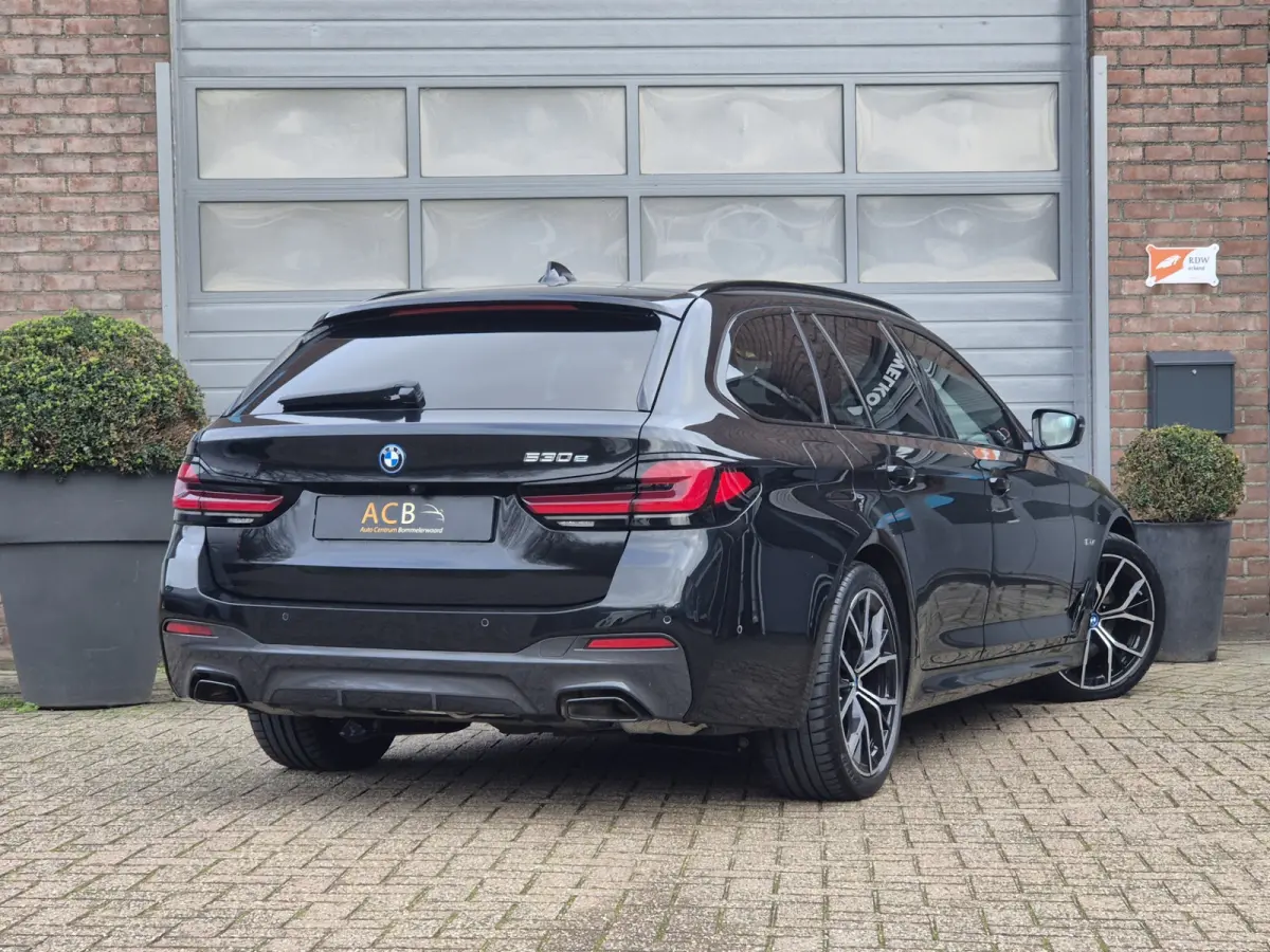 530 e M-Sport Hybride Schuifdak, Leder M-pakket / Panoramadak.