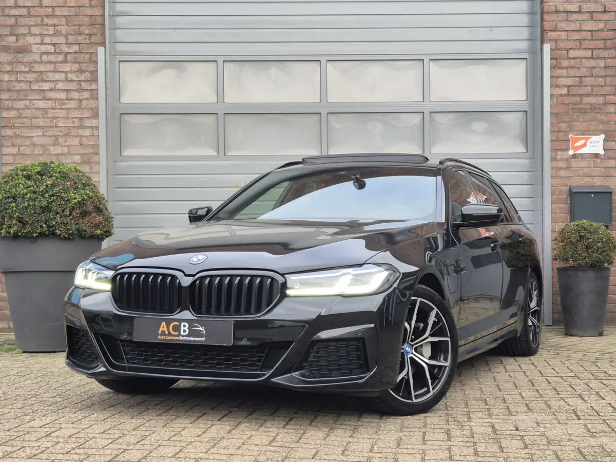 530 e M-Sport Hybride Schuifdak, Leder M-pakket / Panoramadak.