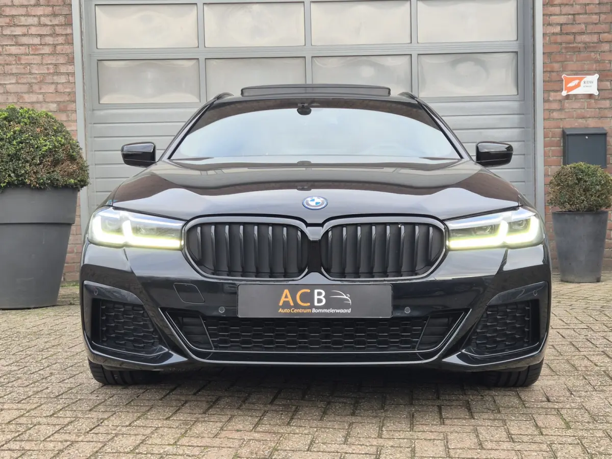 530 e M-Sport Hybride Schuifdak, Leder M-pakket / Panoramadak.