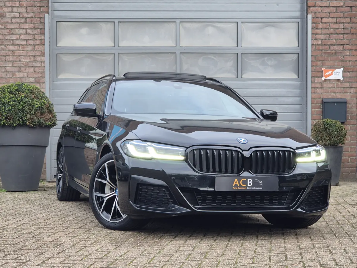 530 e M-Sport Hybride Schuifdak, Leder M-pakket / Panoramadak.