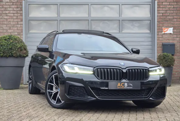 530 e M-Sport Hybride Schuifdak, Leder M-pakket / Panoramadak.