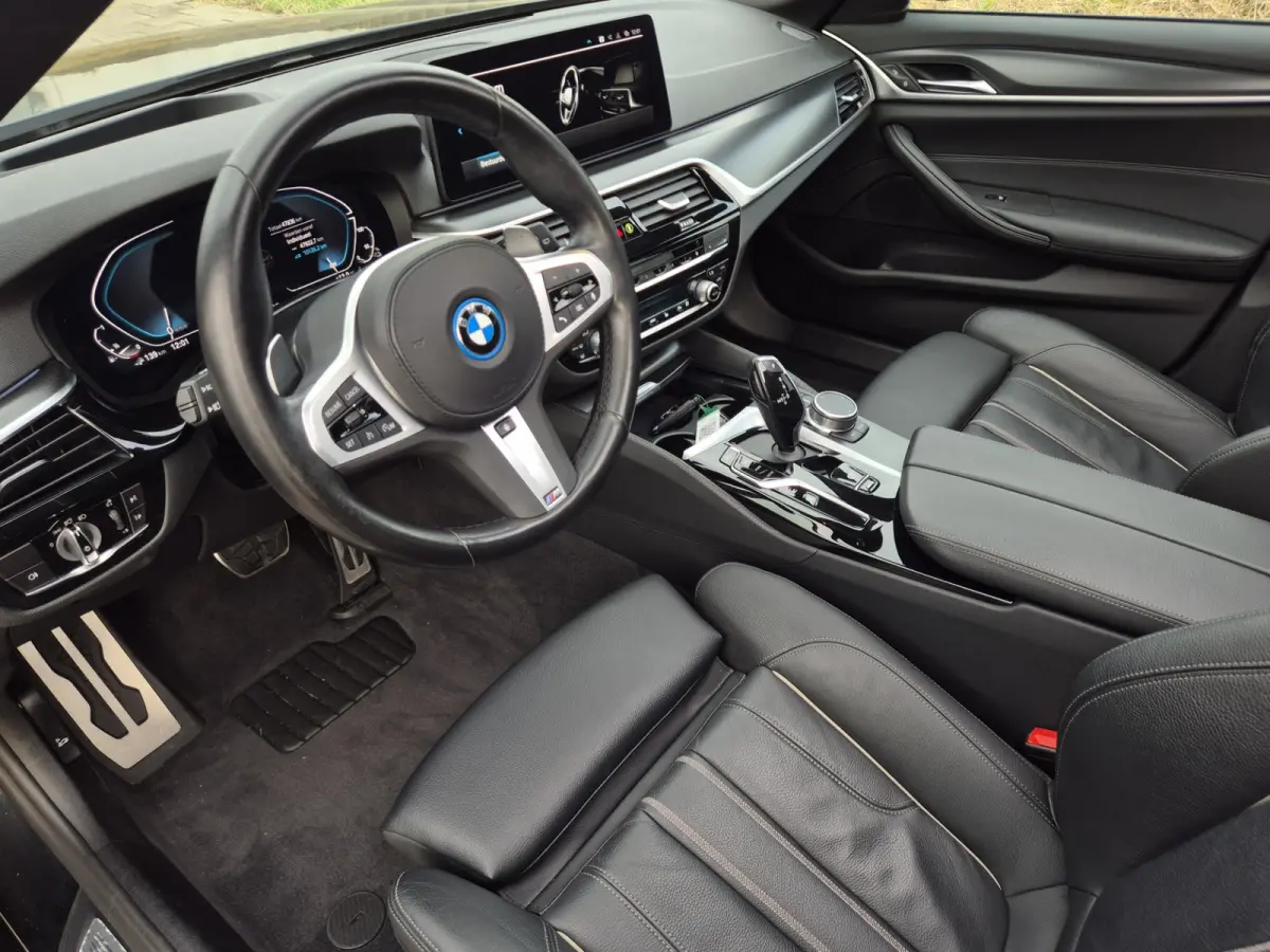 530 e M-Sport Hybride Schuifdak, Leder M-pakket / Panoramadak.