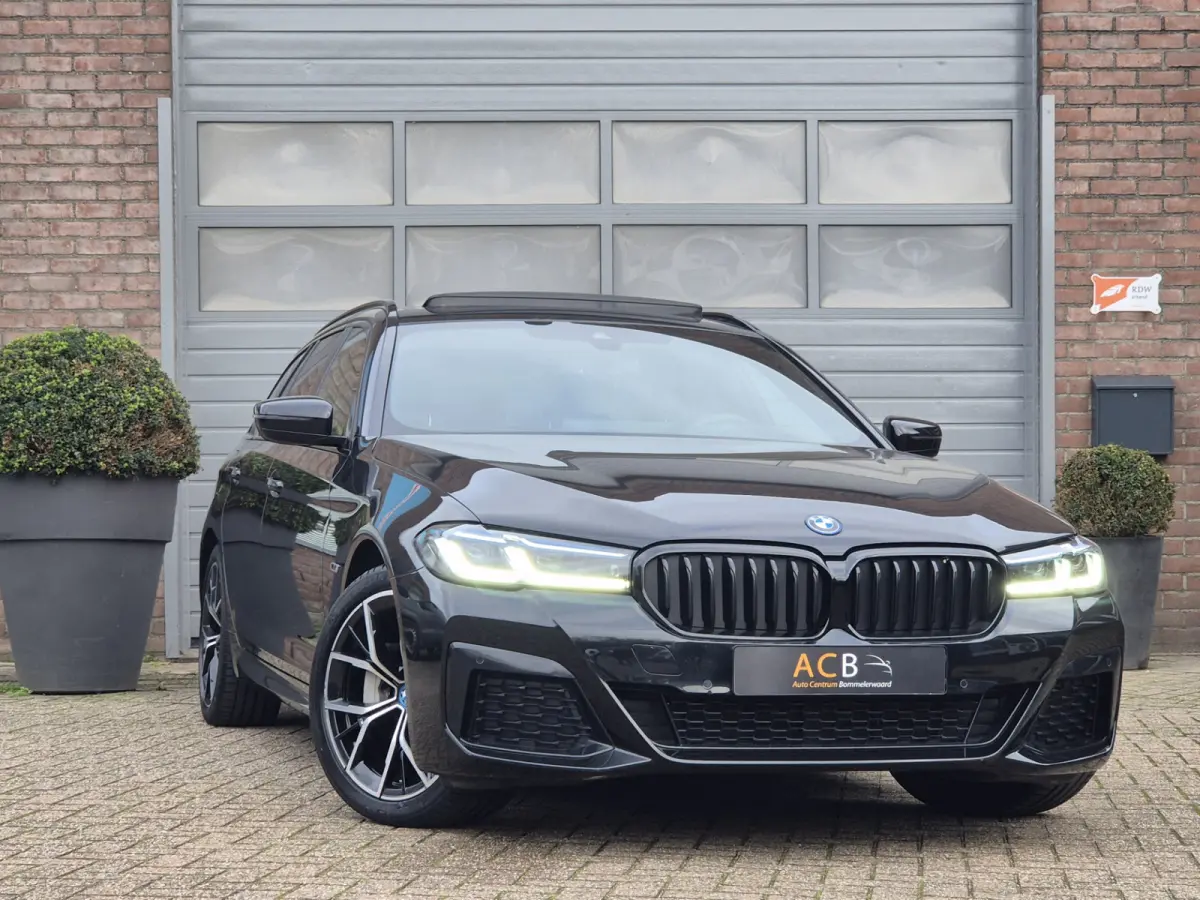 530 e M-Sport Hybride Schuifdak, Leder M-pakket / Panoramadak.