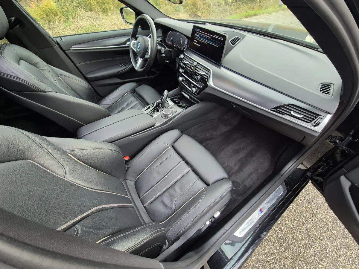 530 e M-Sport Hybride Schuifdak, Leder M-pakket / Panoramadak.
