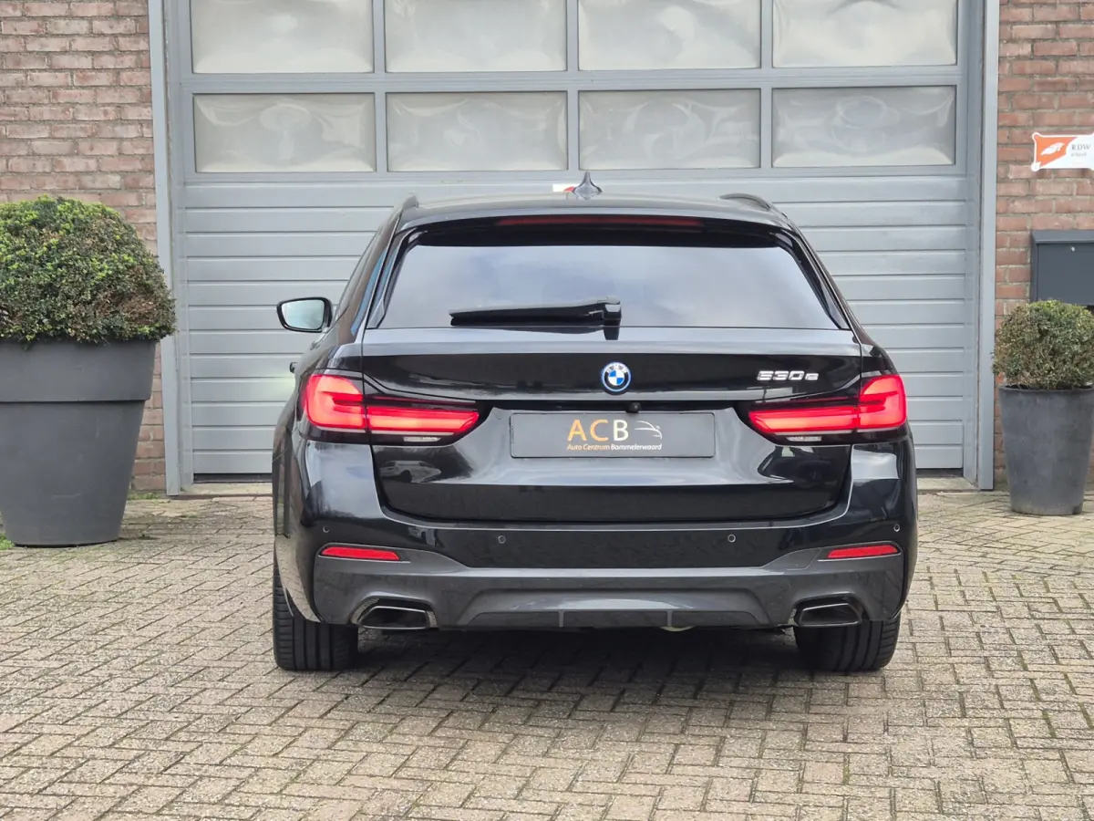 530 e M-Sport Hybride Schuifdak, Leder M-pakket / Panoramadak.