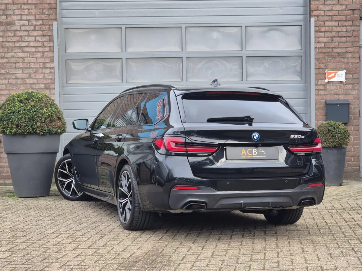 530 e M-Sport Hybride Schuifdak, Leder M-pakket / Panoramadak.