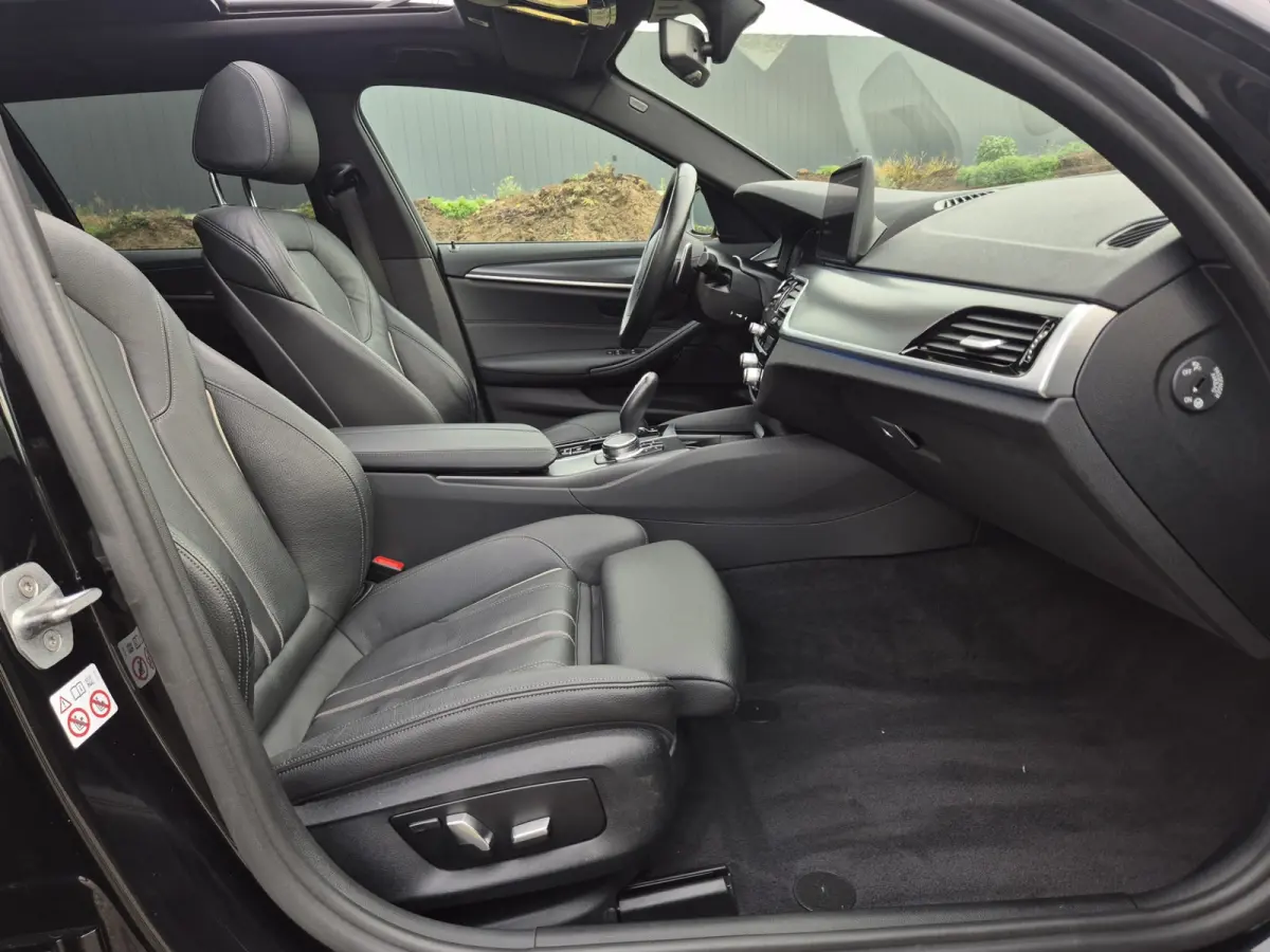 530 e M-Sport Hybride Schuifdak, Leder M-pakket / Panoramadak.