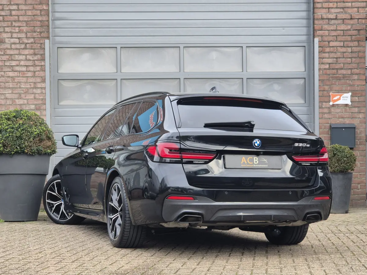 530 e M-Sport Hybride Schuifdak, Leder M-pakket / Panoramadak.