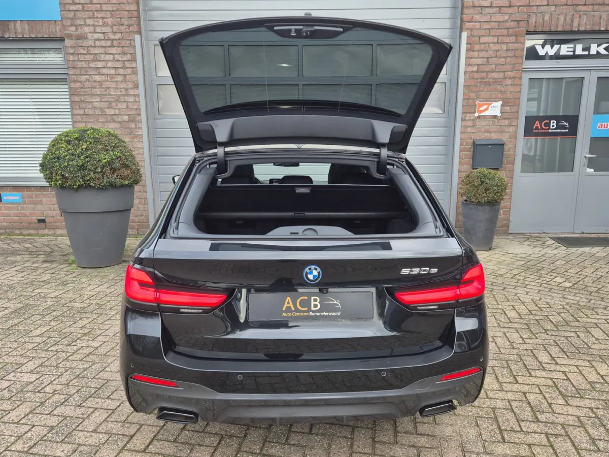 530 e M-Sport Hybride Schuifdak, Leder M-pakket / Panoramadak.