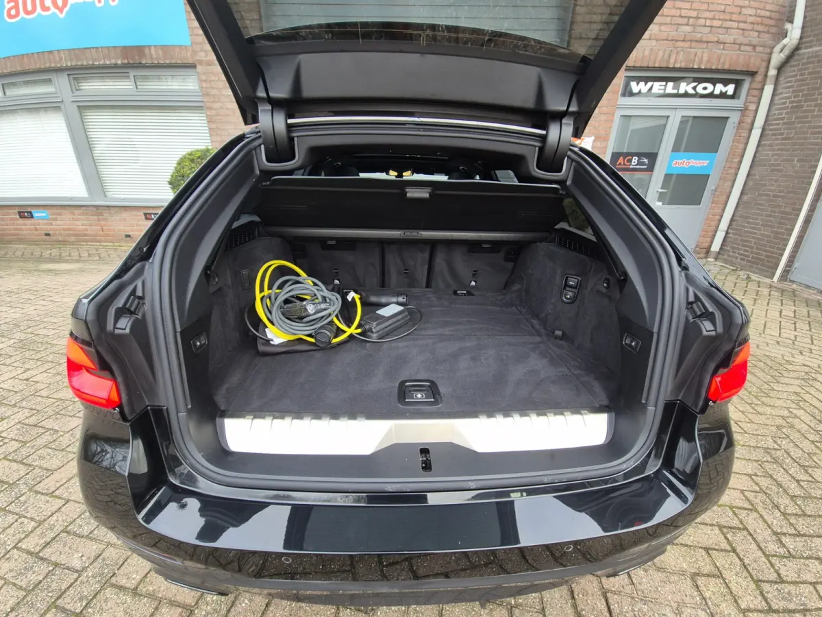 530 e M-Sport Hybride Schuifdak, Leder M-pakket / Panoramadak.