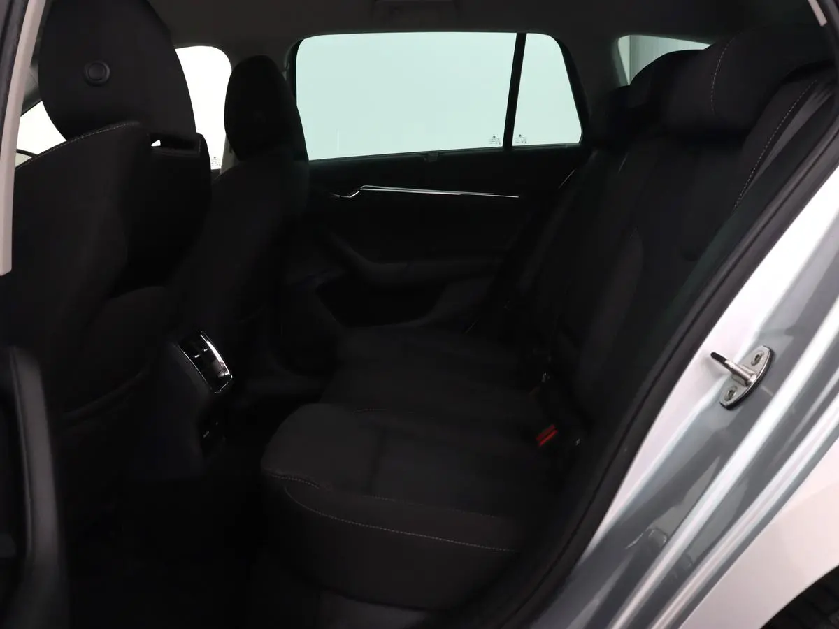 1.4 TSI iV PHEV Business Edition | Head-Up | Stoelverwarming | Carplay | Navigatie | Achterbankverwarming | Memory | Full LED | Sfeerverlichting | Keyless | Plug In
