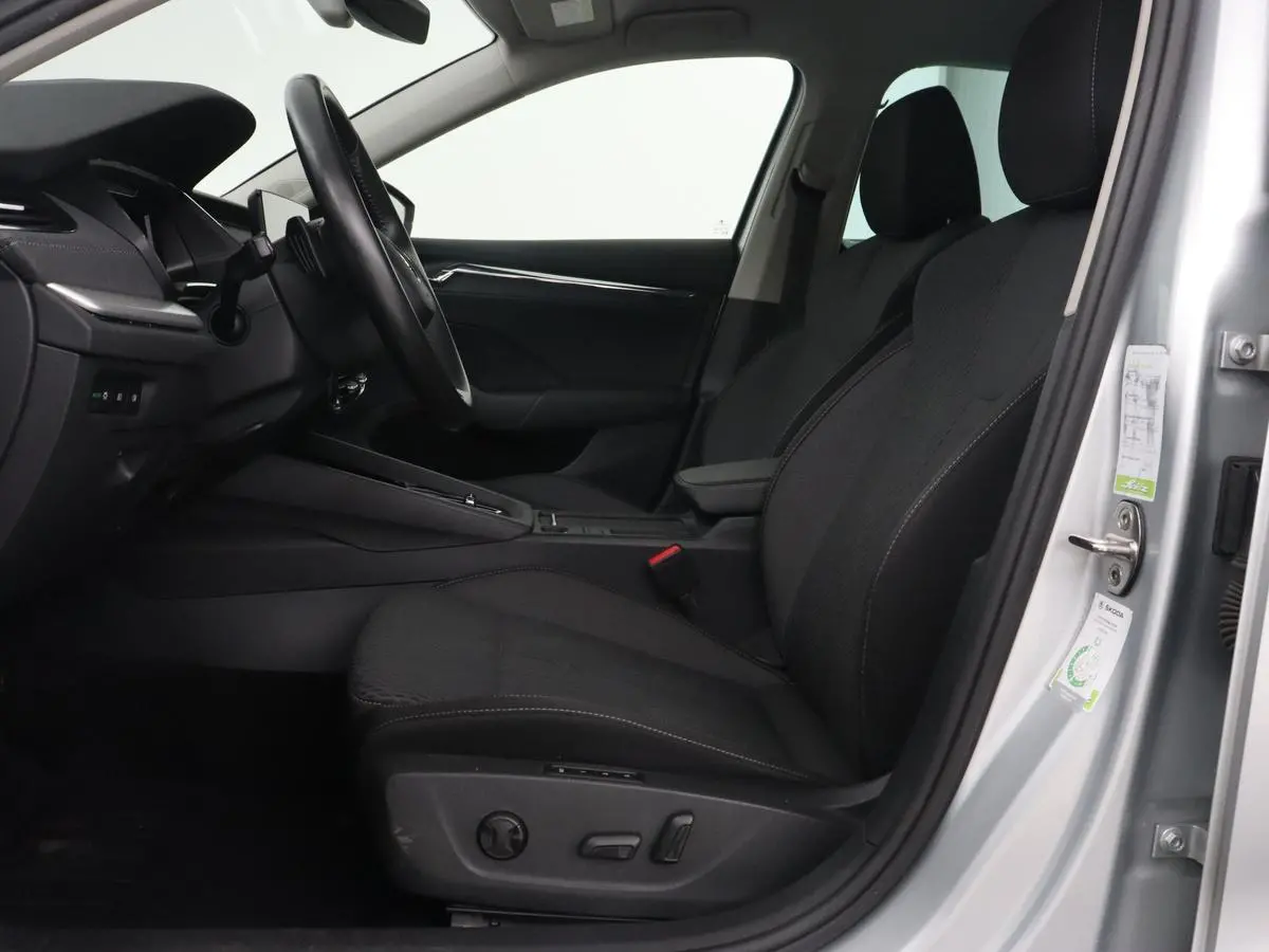 1.4 TSI iV PHEV Business Edition | Head-Up | Stoelverwarming | Carplay | Navigatie | Achterbankverwarming | Memory | Full LED | Sfeerverlichting | Keyless | Plug In