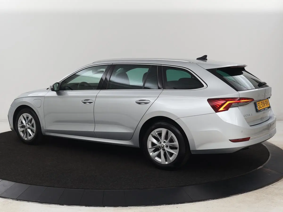 1.4 TSI iV PHEV Business Edition | Head-Up | Stoelverwarming | Carplay | Navigatie | Achterbankverwarming | Memory | Full LED | Sfeerverlichting | Keyless | Plug In