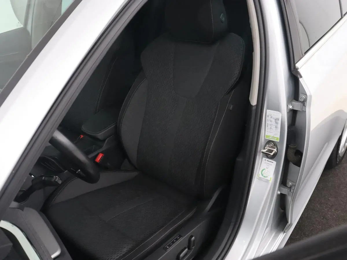 1.4 TSI iV PHEV Business Edition | Head-Up | Stoelverwarming | Carplay | Navigatie | Achterbankverwarming | Memory | Full LED | Sfeerverlichting | Keyless | Plug In