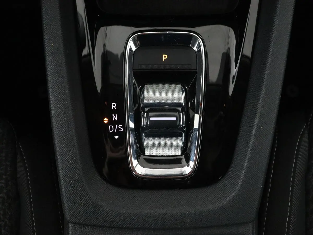 1.4 TSI iV PHEV Business Edition | Head-Up | Stoelverwarming | Carplay | Navigatie | Achterbankverwarming | Memory | Full LED | Sfeerverlichting | Keyless | Plug In