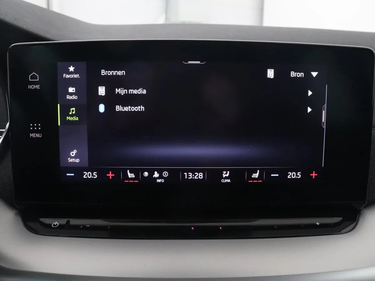 1.4 TSI iV PHEV Business Edition | Head-Up | Stoelverwarming | Carplay | Navigatie | Achterbankverwarming | Memory | Full LED | Sfeerverlichting | Keyless | Plug In