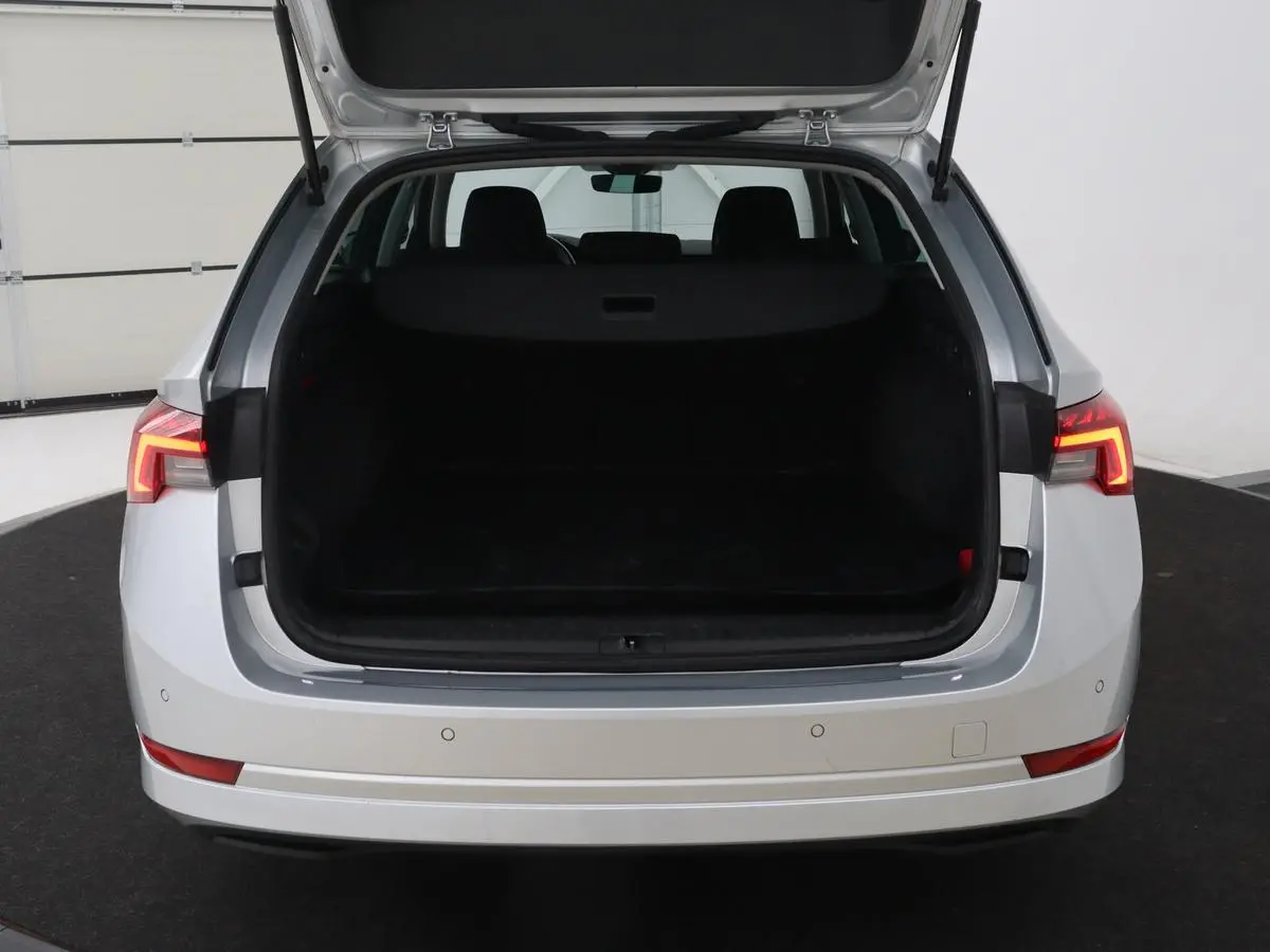 1.4 TSI iV PHEV Business Edition | Head-Up | Stoelverwarming | Carplay | Navigatie | Achterbankverwarming | Memory | Full LED | Sfeerverlichting | Keyless | Plug In