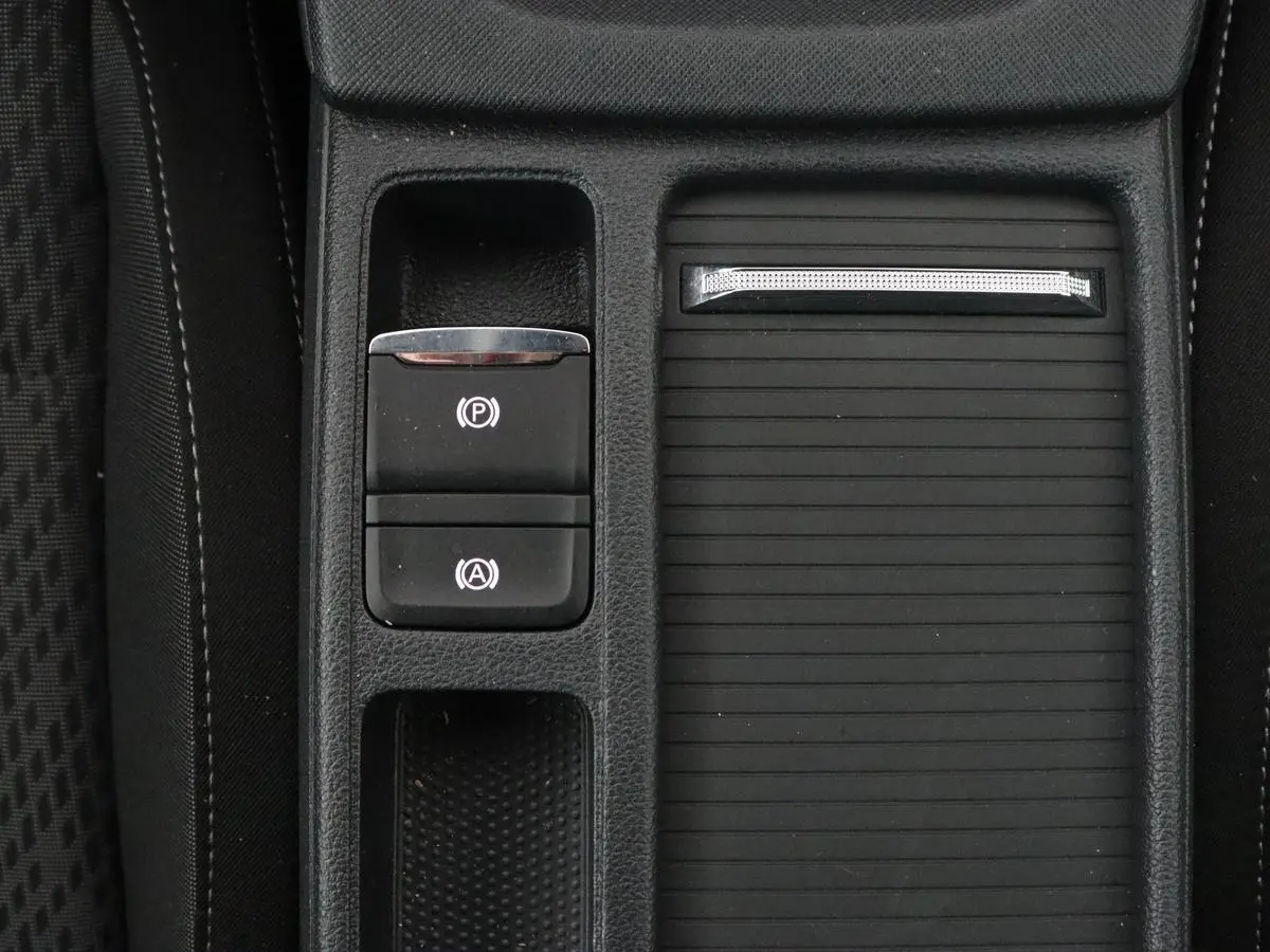 1.4 TSI iV PHEV Business Edition | Head-Up | Stoelverwarming | Carplay | Navigatie | Achterbankverwarming | Memory | Full LED | Sfeerverlichting | Keyless | Plug In