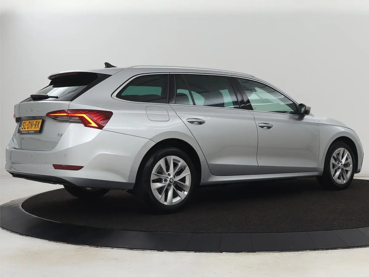 1.4 TSI iV PHEV Business Edition | Head-Up | Stoelverwarming | Carplay | Navigatie | Achterbankverwarming | Memory | Full LED | Sfeerverlichting | Keyless | Plug In