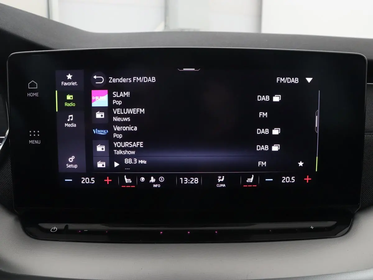 1.4 TSI iV PHEV Business Edition | Head-Up | Stoelverwarming | Carplay | Navigatie | Achterbankverwarming | Memory | Full LED | Sfeerverlichting | Keyless | Plug In