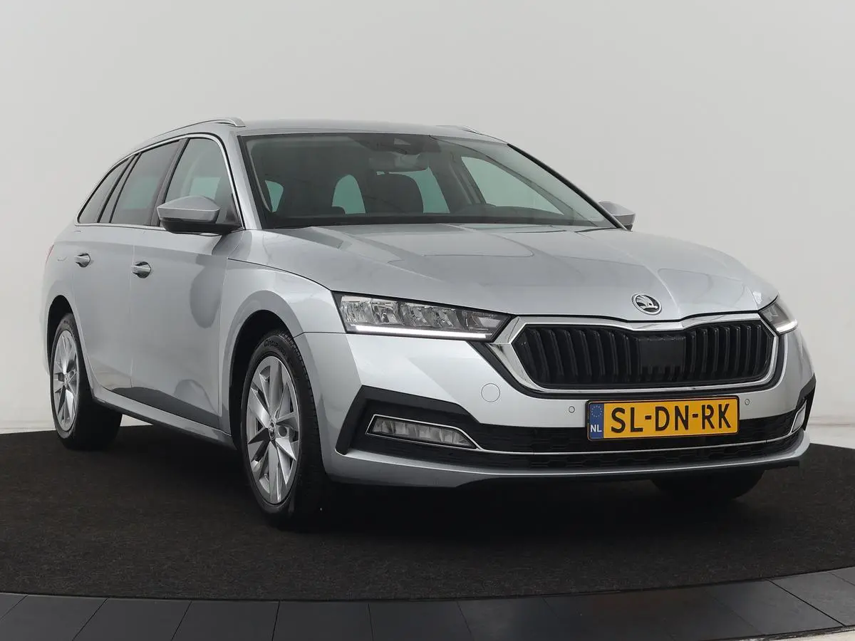 1.4 TSI iV PHEV Business Edition | Head-Up | Stoelverwarming | Carplay | Navigatie | Achterbankverwarming | Memory | Full LED | Sfeerverlichting | Keyless | Plug In