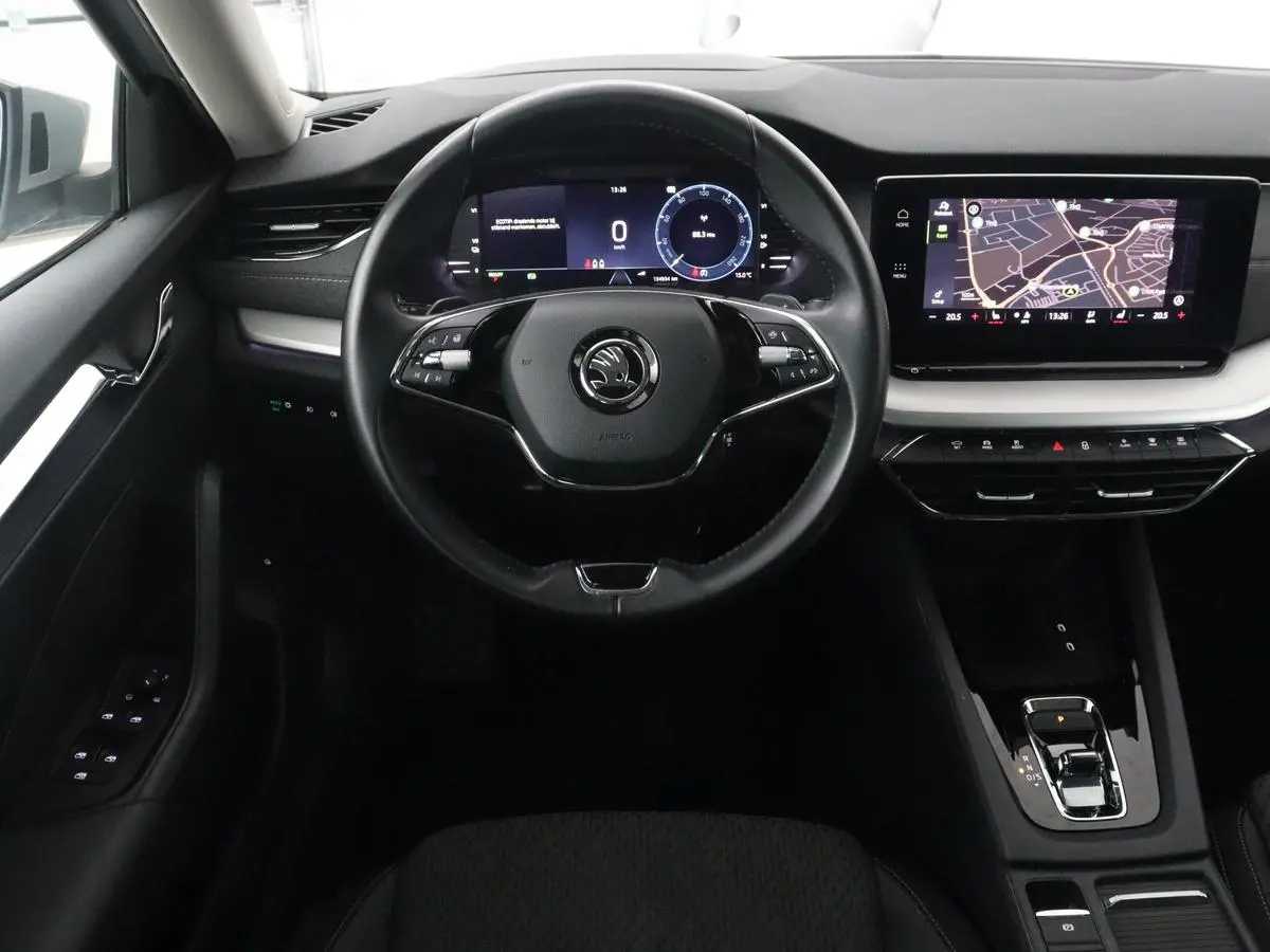 1.4 TSI iV PHEV Business Edition | Head-Up | Stoelverwarming | Carplay | Navigatie | Achterbankverwarming | Memory | Full LED | Sfeerverlichting | Keyless | Plug In