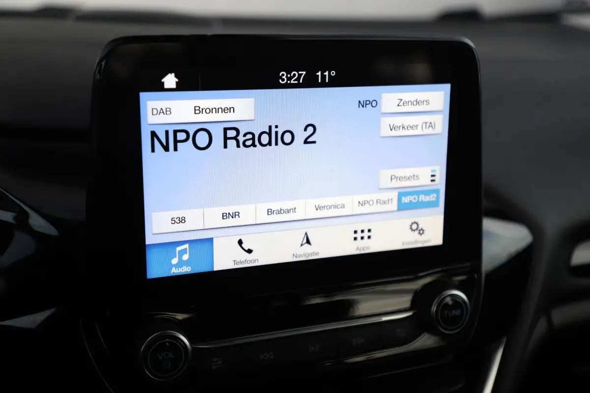 1.1 Trend Trekhaak Navigatie 15 inch LMV Airco Bluetooth Elektrische Ramen