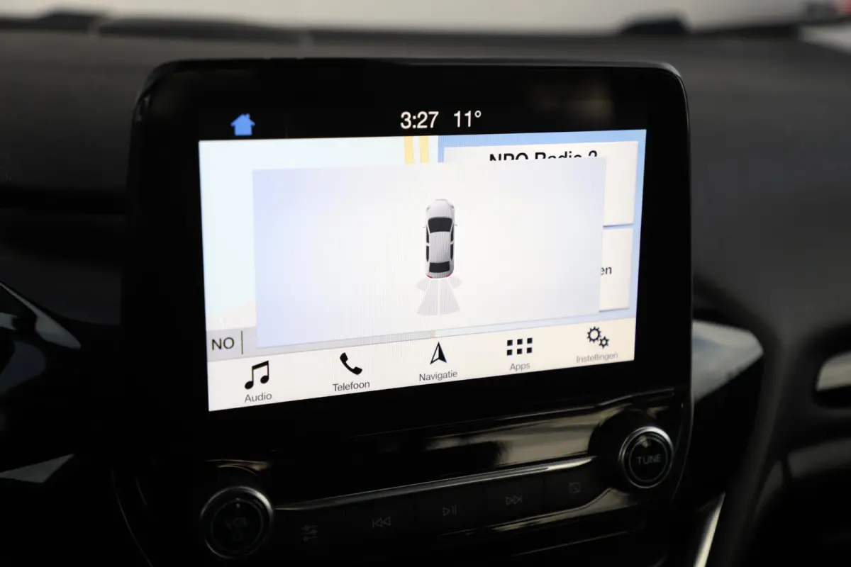 1.1 Trend Trekhaak Navigatie 15 inch LMV Airco Bluetooth Elektrische Ramen