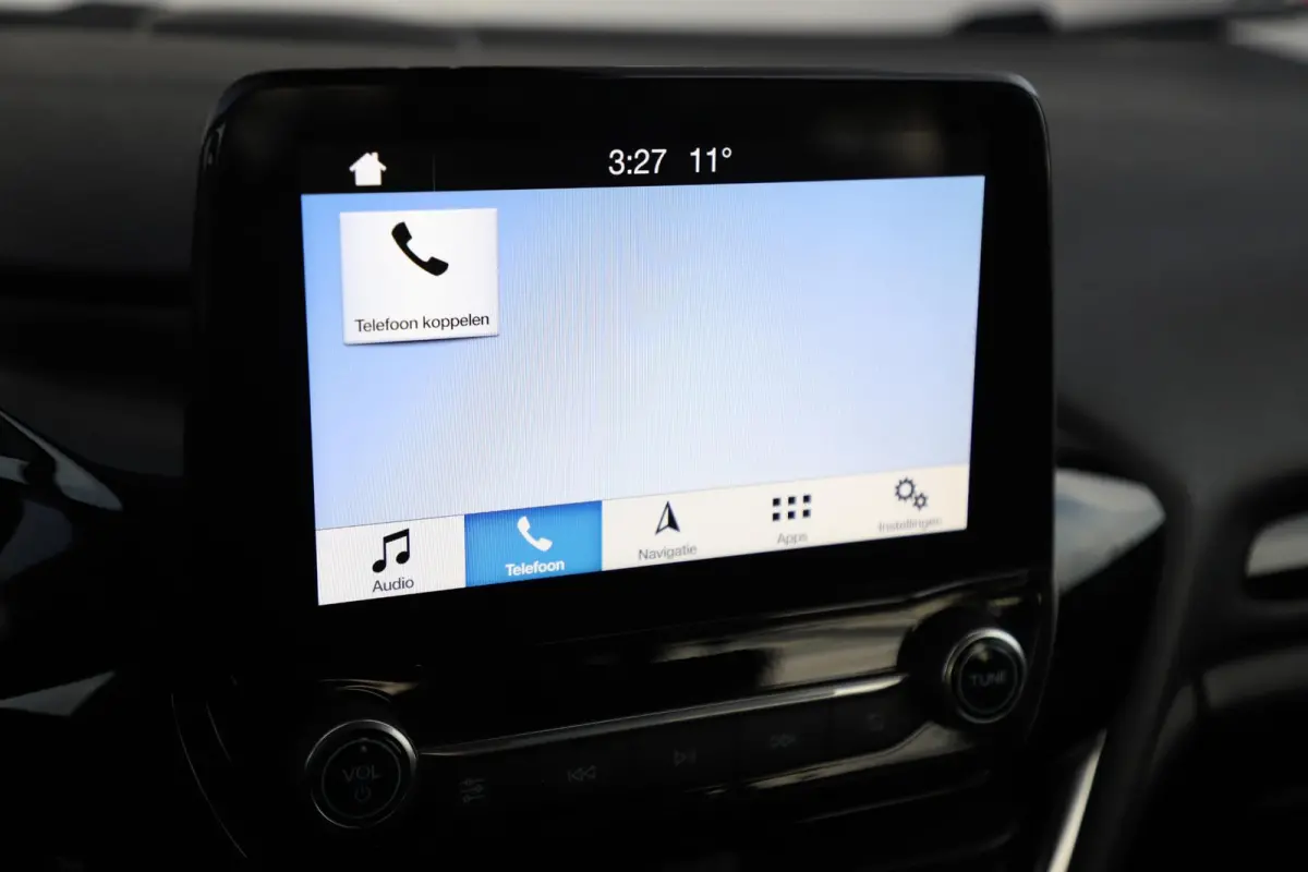 1.1 Trend Trekhaak Navigatie 15 inch LMV Airco Bluetooth Elektrische Ramen
