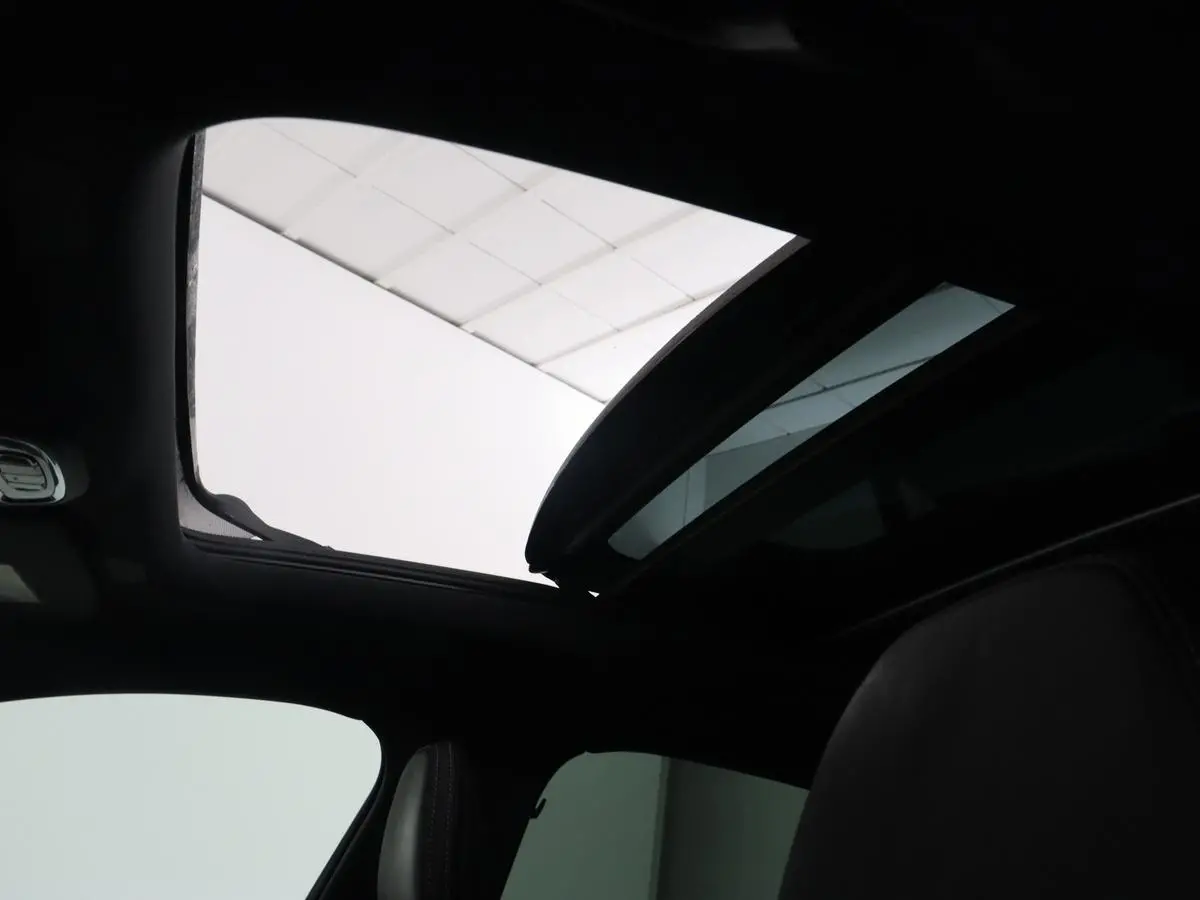 2.0 Recharge T6 R-Design | Panoramadak | Leder | 360 Camera | Head-Up | Adaptive cruise | Stoelventilatie | Harman/Kardon | Massage | Carplay | Navigatie | Full LED | Memory | PHEV | Plug In