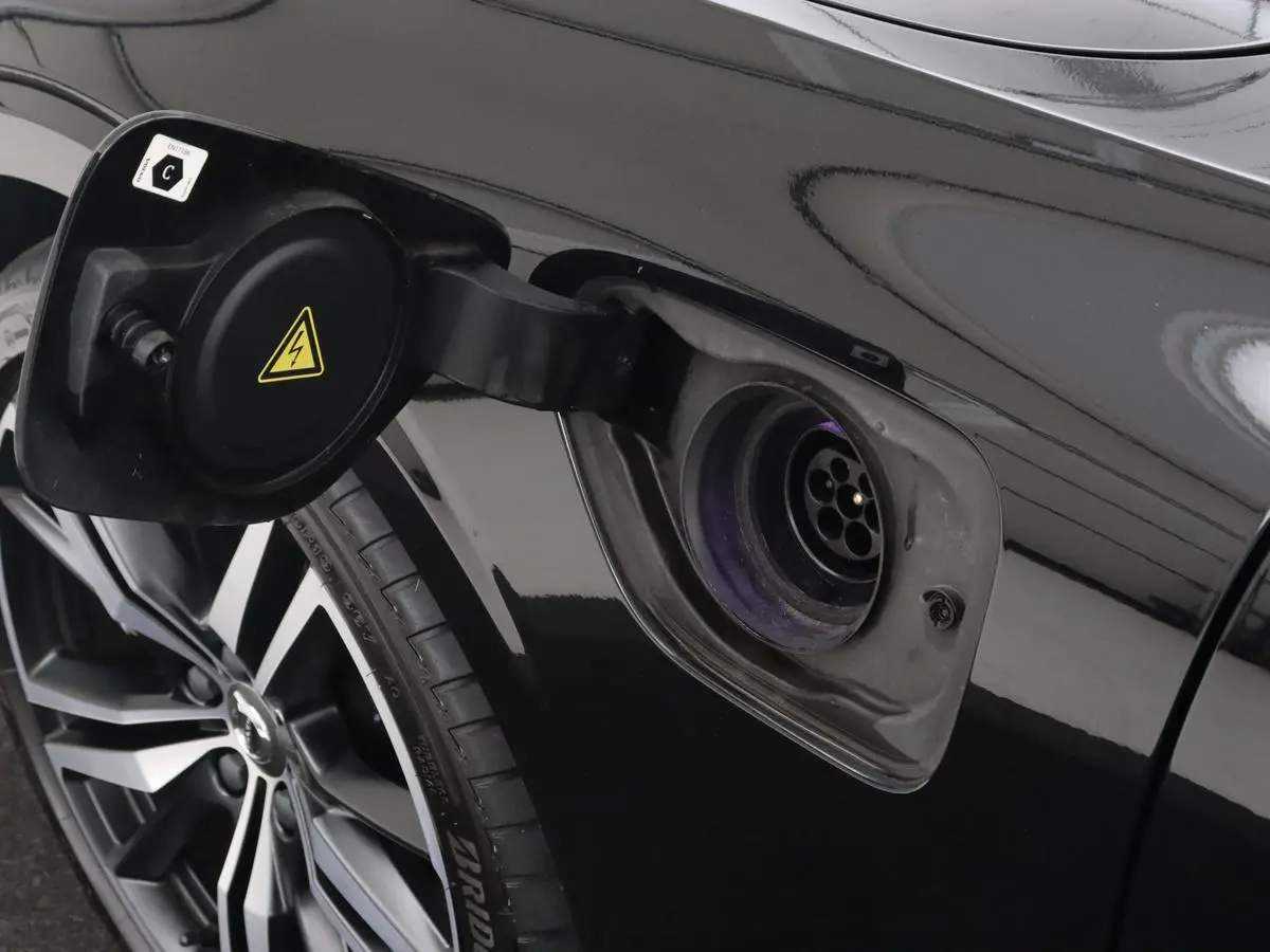 2.0 Recharge T6 R-Design | Panoramadak | Leder | 360 Camera | Head-Up | Adaptive cruise | Stoelventilatie | Harman/Kardon | Massage | Carplay | Navigatie | Full LED | Memory | PHEV | Plug In