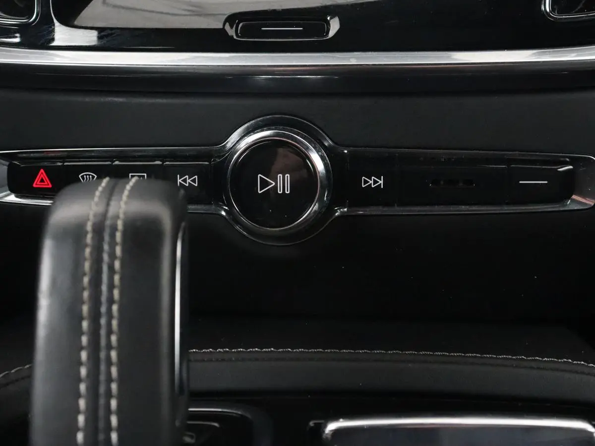 2.0 Recharge T6 R-Design | Panoramadak | Leder | 360 Camera | Head-Up | Adaptive cruise | Stoelventilatie | Harman/Kardon | Massage | Carplay | Navigatie | Full LED | Memory | PHEV | Plug In