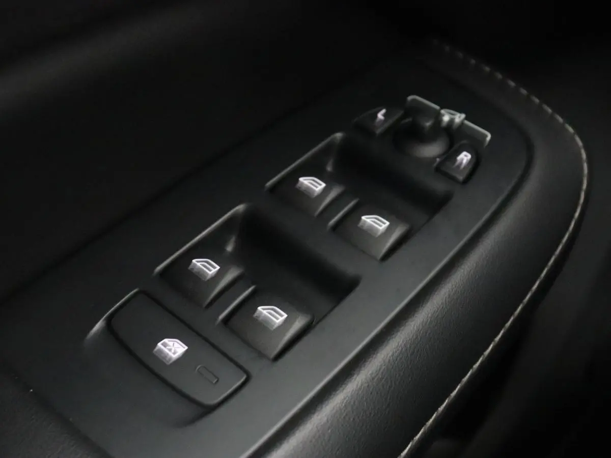 2.0 Recharge T6 R-Design | Panoramadak | Leder | 360 Camera | Head-Up | Adaptive cruise | Stoelventilatie | Harman/Kardon | Massage | Carplay | Navigatie | Full LED | Memory | PHEV | Plug In