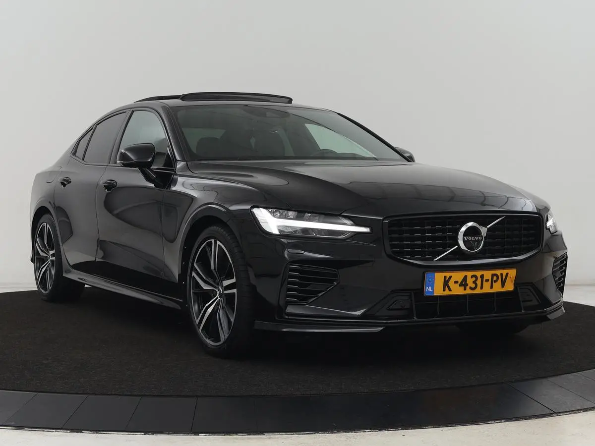 2.0 Recharge T6 R-Design | Panoramadak | Leder | 360 Camera | Head-Up | Adaptive cruise | Stoelventilatie | Harman/Kardon | Massage | Carplay | Navigatie | Full LED | Memory | PHEV | Plug In