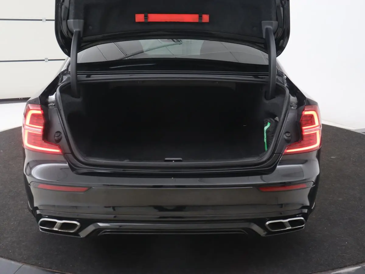 2.0 Recharge T6 R-Design | Panoramadak | Leder | 360 Camera | Head-Up | Adaptive cruise | Stoelventilatie | Harman/Kardon | Massage | Carplay | Navigatie | Full LED | Memory | PHEV | Plug In