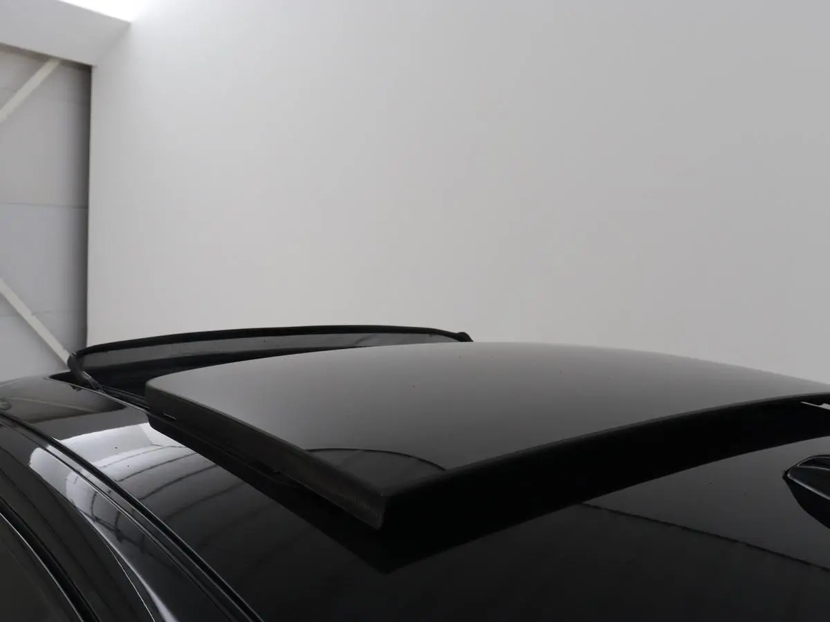 2.0 Recharge T6 R-Design | Panoramadak | Leder | 360 Camera | Head-Up | Adaptive cruise | Stoelventilatie | Harman/Kardon | Massage | Carplay | Navigatie | Full LED | Memory | PHEV | Plug In