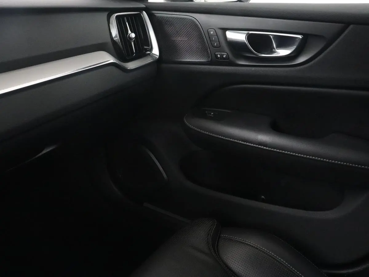 2.0 Recharge T6 R-Design | Panoramadak | Leder | 360 Camera | Head-Up | Adaptive cruise | Stoelventilatie | Harman/Kardon | Massage | Carplay | Navigatie | Full LED | Memory | PHEV | Plug In