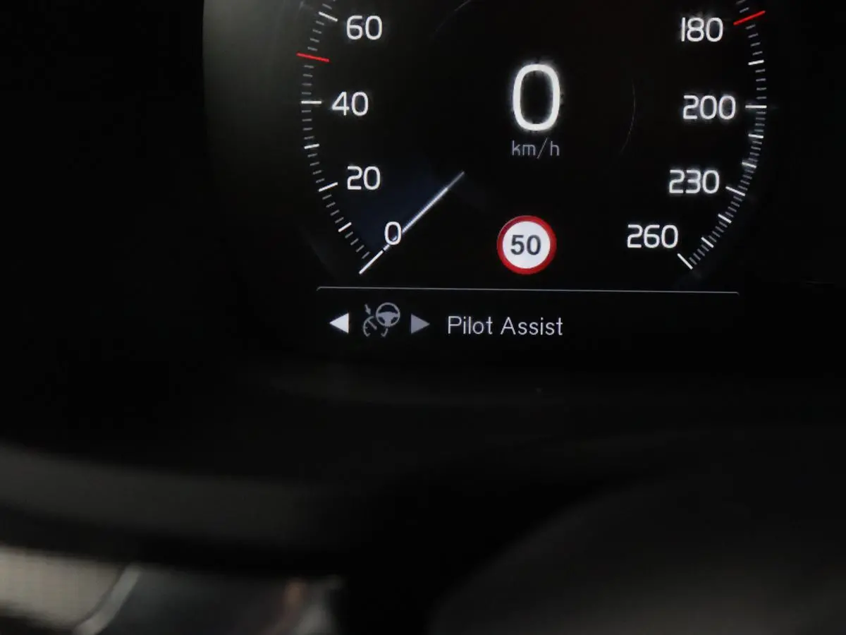 2.0 Recharge T6 R-Design | Panoramadak | Leder | 360 Camera | Head-Up | Adaptive cruise | Stoelventilatie | Harman/Kardon | Massage | Carplay | Navigatie | Full LED | Memory | PHEV | Plug In