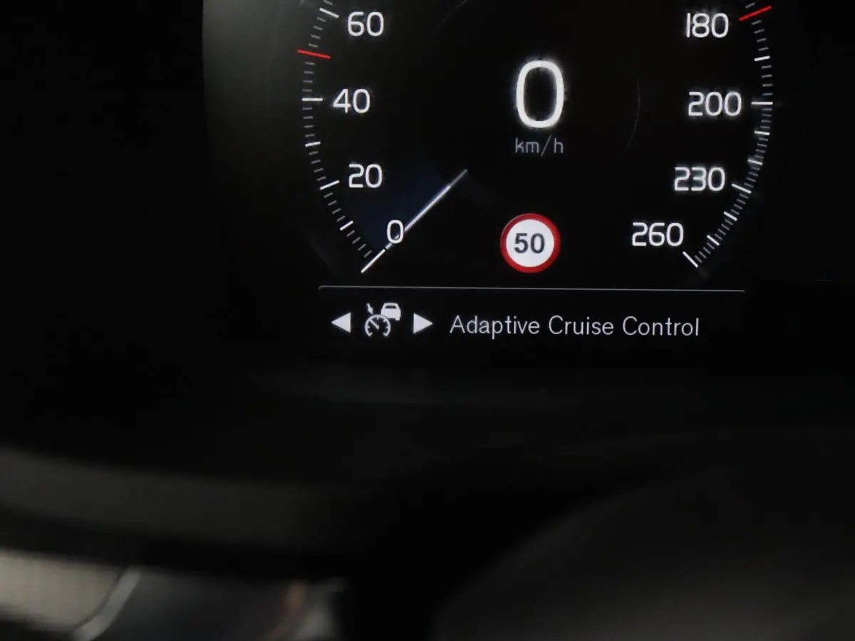 2.0 Recharge T6 R-Design | Panoramadak | Leder | 360 Camera | Head-Up | Adaptive cruise | Stoelventilatie | Harman/Kardon | Massage | Carplay | Navigatie | Full LED | Memory | PHEV | Plug In