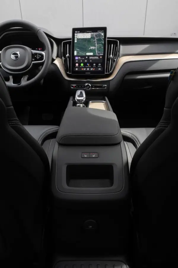 T6 Plug-in hybrid AWD Ultra Dark Snel Leverbaar! Te bestellen!