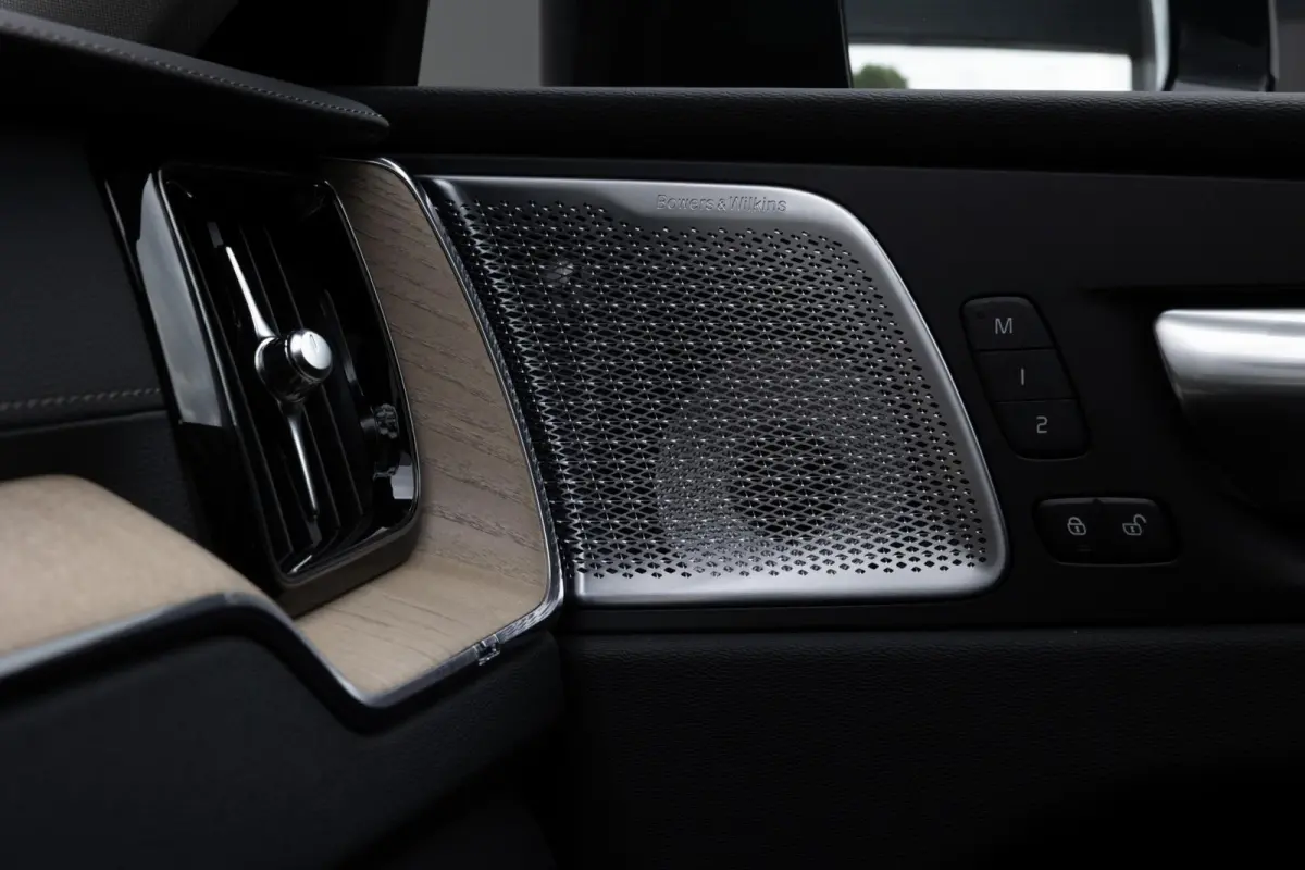 T6 Plug-in hybrid AWD Ultra Dark Snel Leverbaar! Te bestellen!