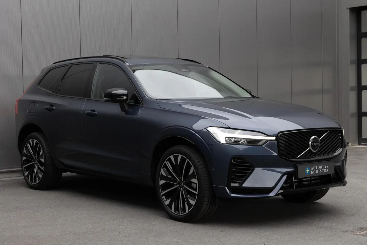 T6 Plug-in hybrid AWD Ultra Dark Snel Leverbaar! Te bestellen!